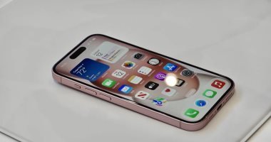 مشكلة جديدة فى iPhone 15 .. طقطقة الصوت مع السماعات المدمجة