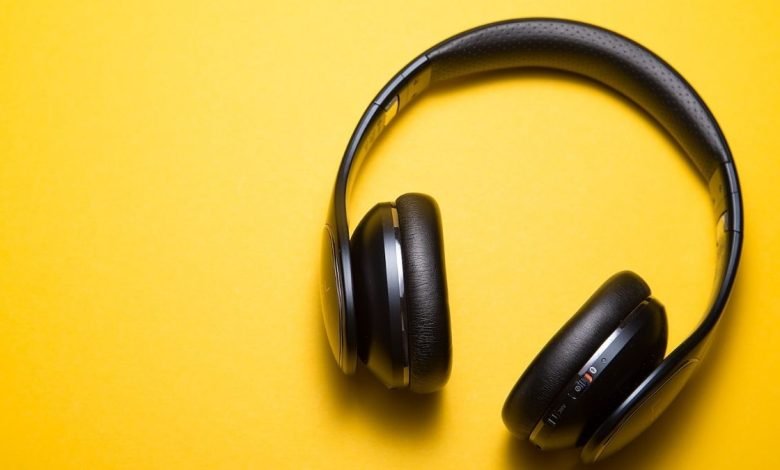 Only One Side of Headphones Works in Windows PC: 7 Ways to Fix It