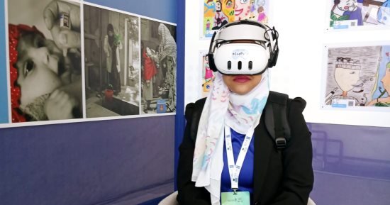 رحلة إلى أطفال زامبيا خلال تلقى اللقاحات عبر الواقع الافتراضى فى 5 دقائق.. صور رحلة إلى أطفال زامبيا خلال تلقى اللقاحات عبر الواقع الافتراضى فى 5 دقائق.. صور